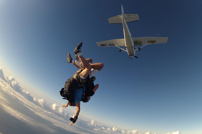 Extreme 12000ft Tandem Jump (45 seconds free fall) - What the 12,000-foot jump actually gives you