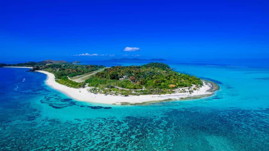 Fiji: Mana Island Resort Day Trip with Lunch - From Port Denarau to the Mamanuca Islands