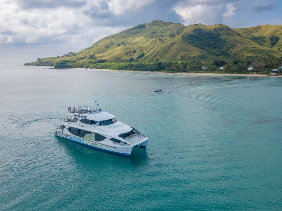 Fiji: Yasawa Islands Explorer Cruise with Lunch - A full day on the Yasawa Flyer