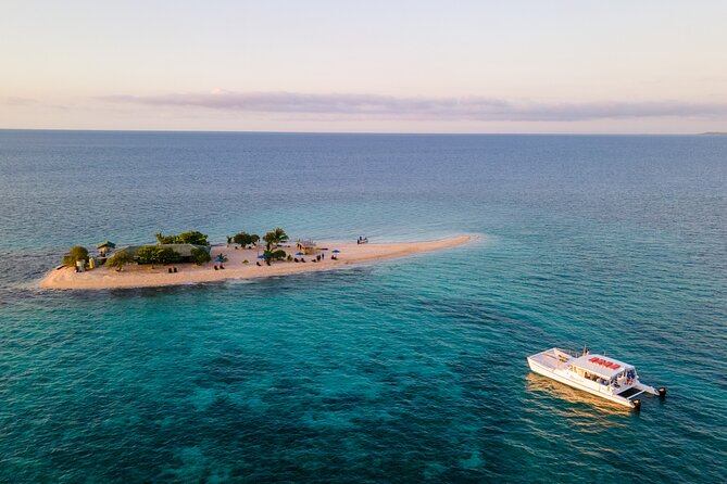 Oolala Cruises on Savala Island - Savala Island instead of a crowded resort beach