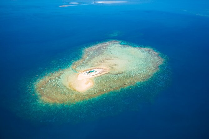Oolala Cruises on Savala Island - The catamaran ride to the Mamanuca Islands