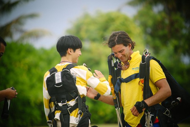 Skydive Fiji Legend 13000ft Tandem Jump (60 seconds free fall) - The moment of free fall