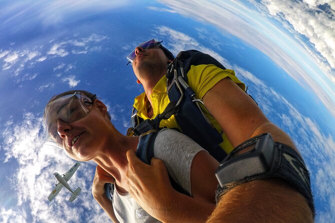 Skydive Fiji Legend 13000ft Tandem Jump (60 seconds free fall) - Why the Fiji setting adds value