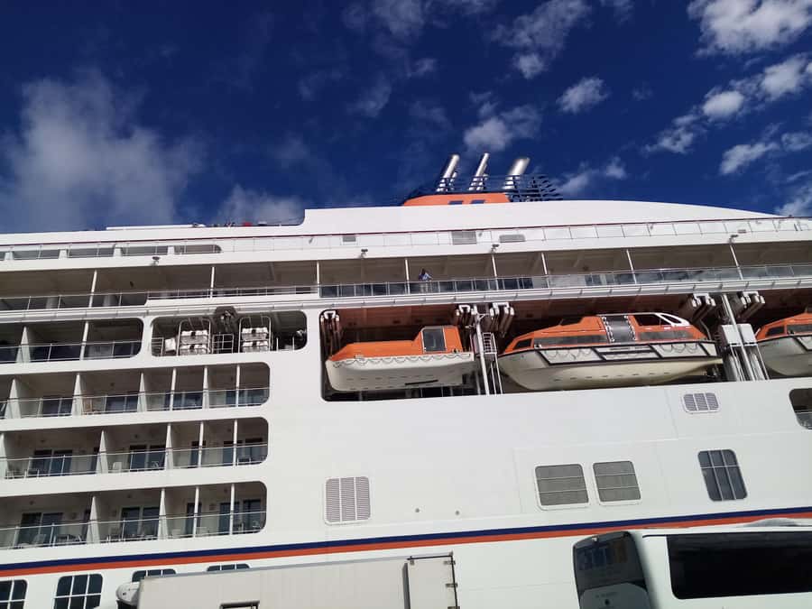 Suva Cruise Ship Tour - Finding your driver inside Kings Wharf