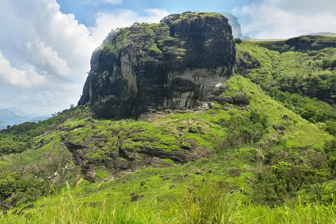 Valley of a Thousand Hills - The gravel road up from Nadi Bay